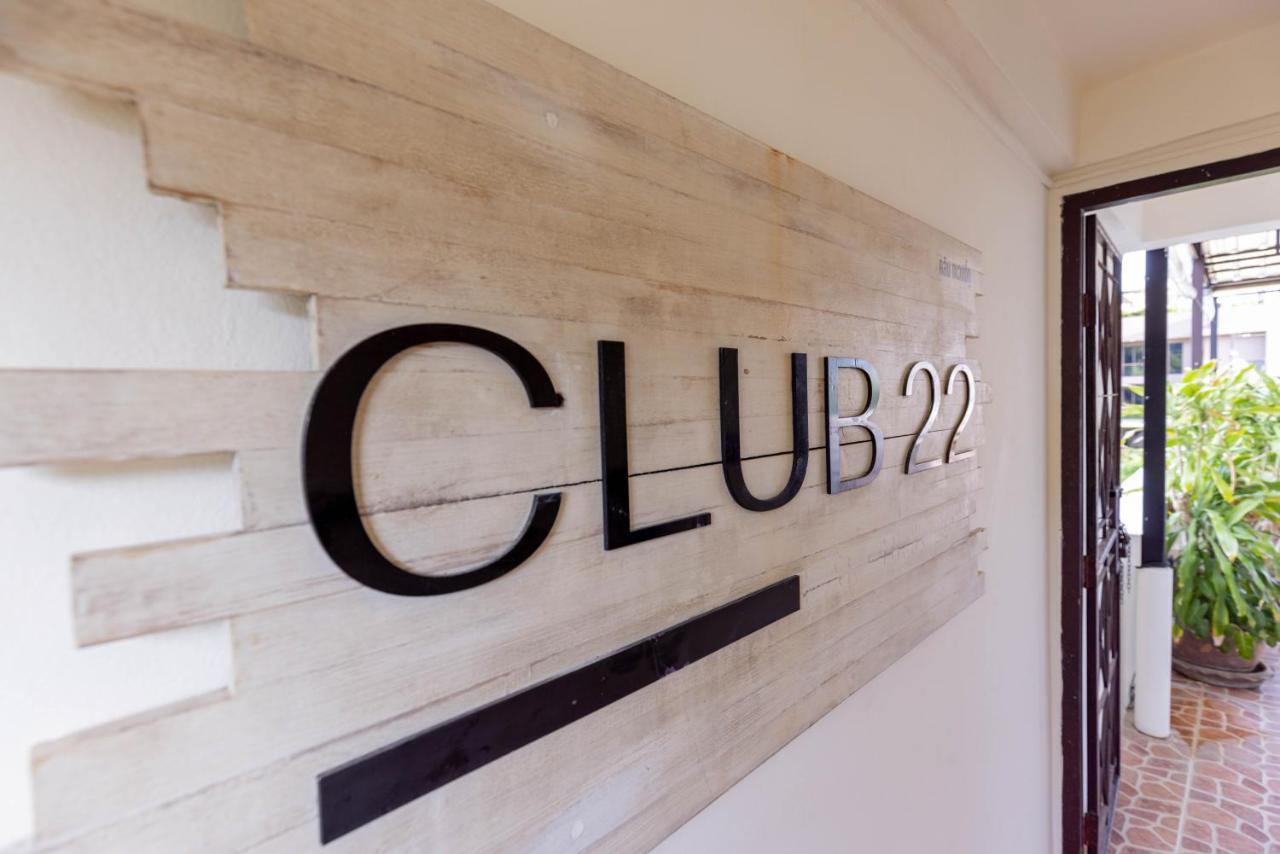 Club22 Kamala Suites, Pantai Kamala Bagian luar foto