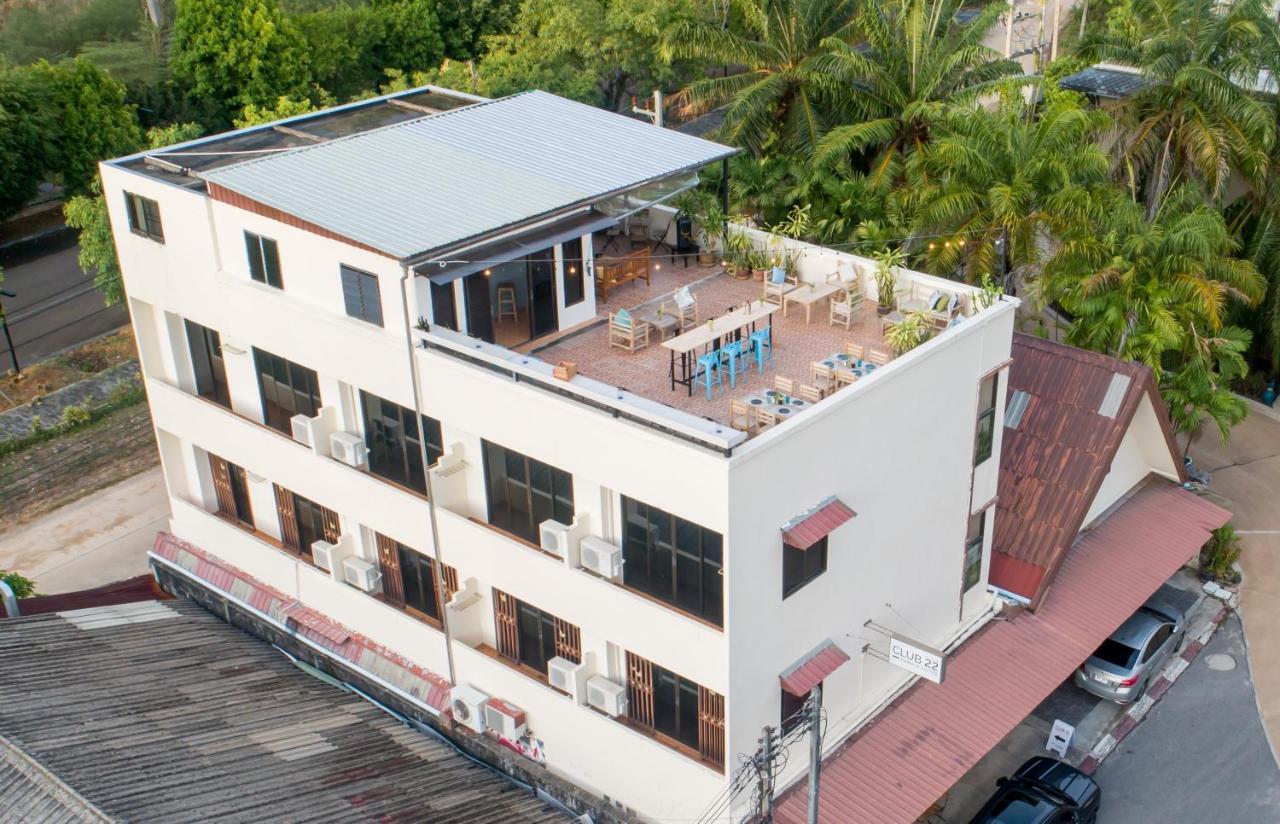 Club22 Kamala Suites, Pantai Kamala Bagian luar foto