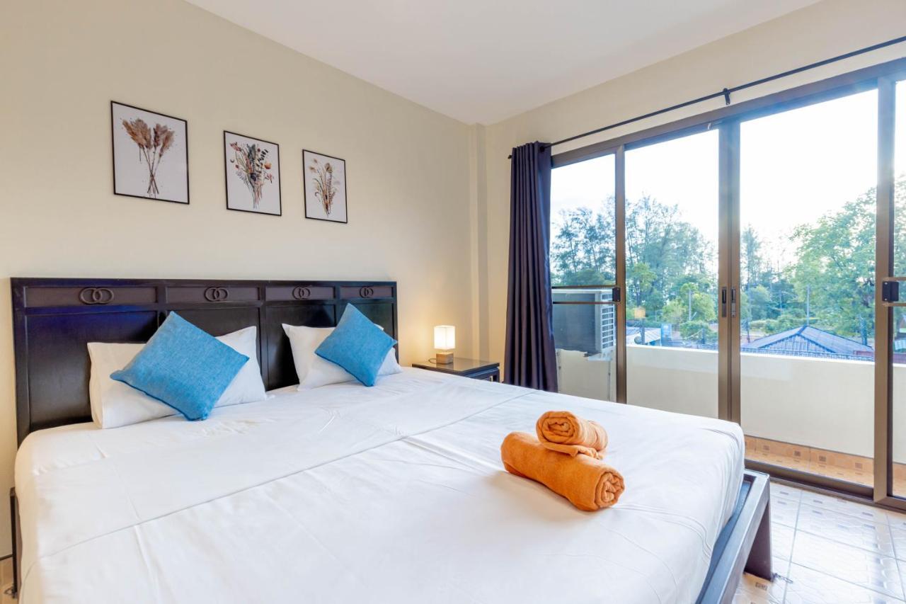 Club22 Kamala Suites, Pantai Kamala Bagian luar foto
