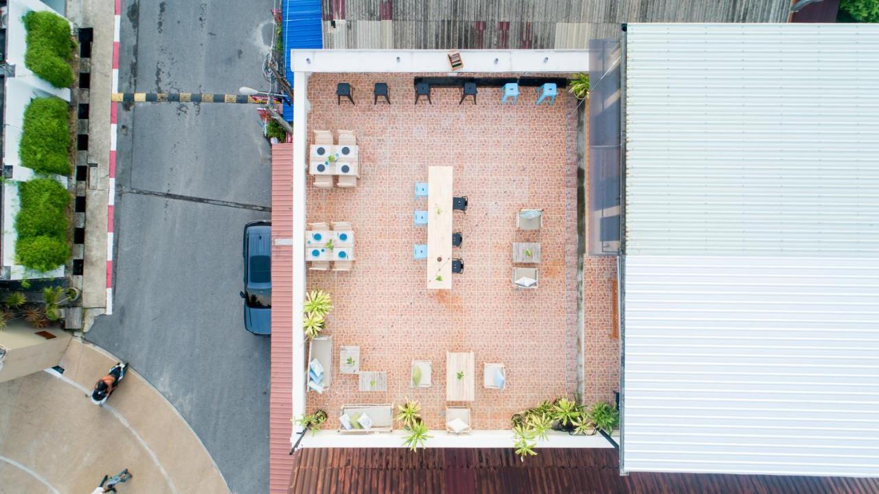 Club22 Kamala Suites, Pantai Kamala Bagian luar foto