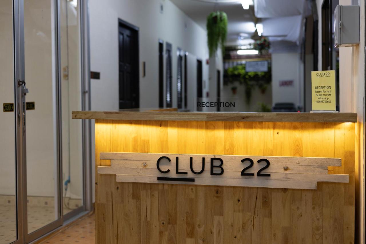 Club22 Kamala Suites, Pantai Kamala Bagian luar foto