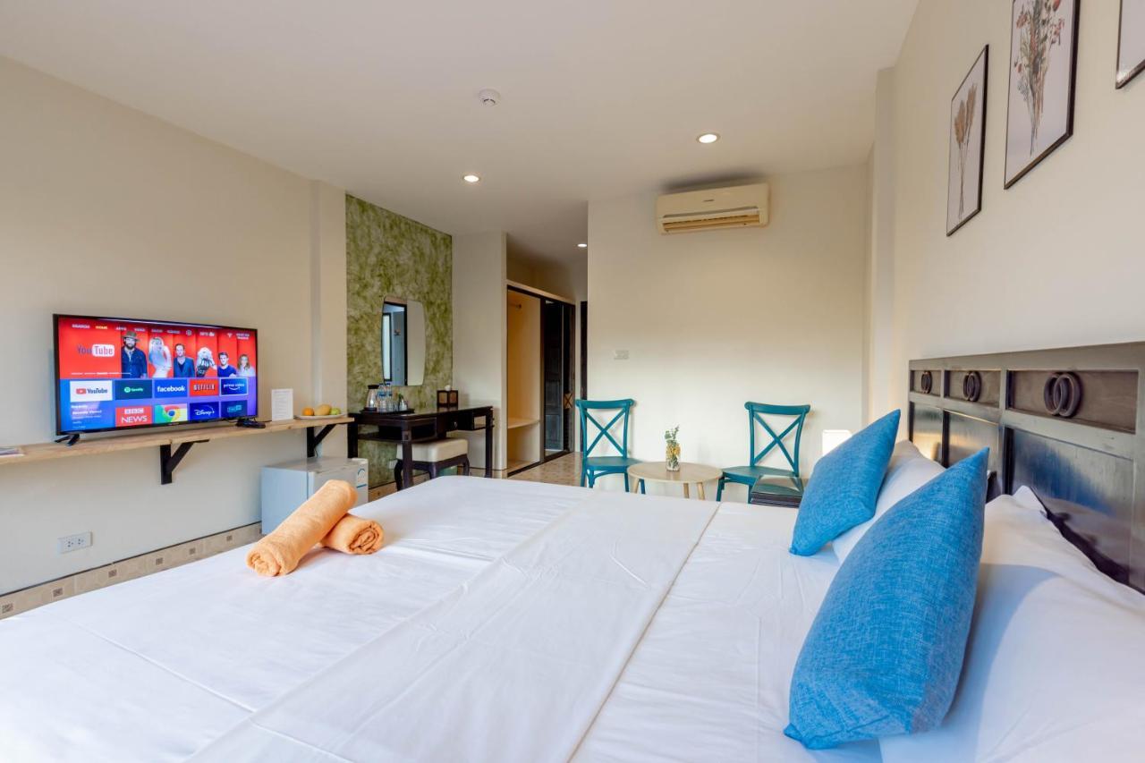 Club22 Kamala Suites, Pantai Kamala Bagian luar foto