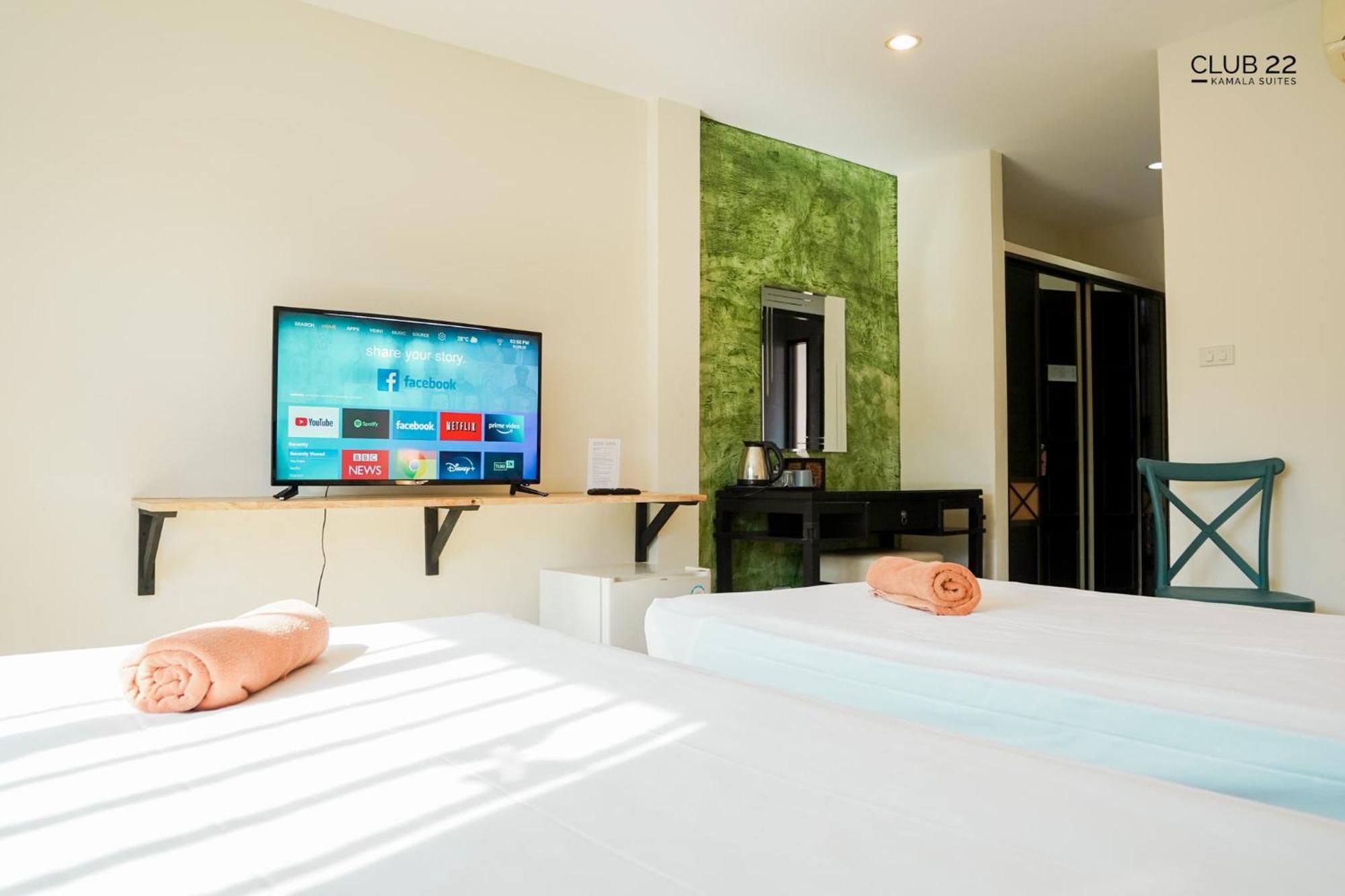 Club22 Kamala Suites, Pantai Kamala Bagian luar foto