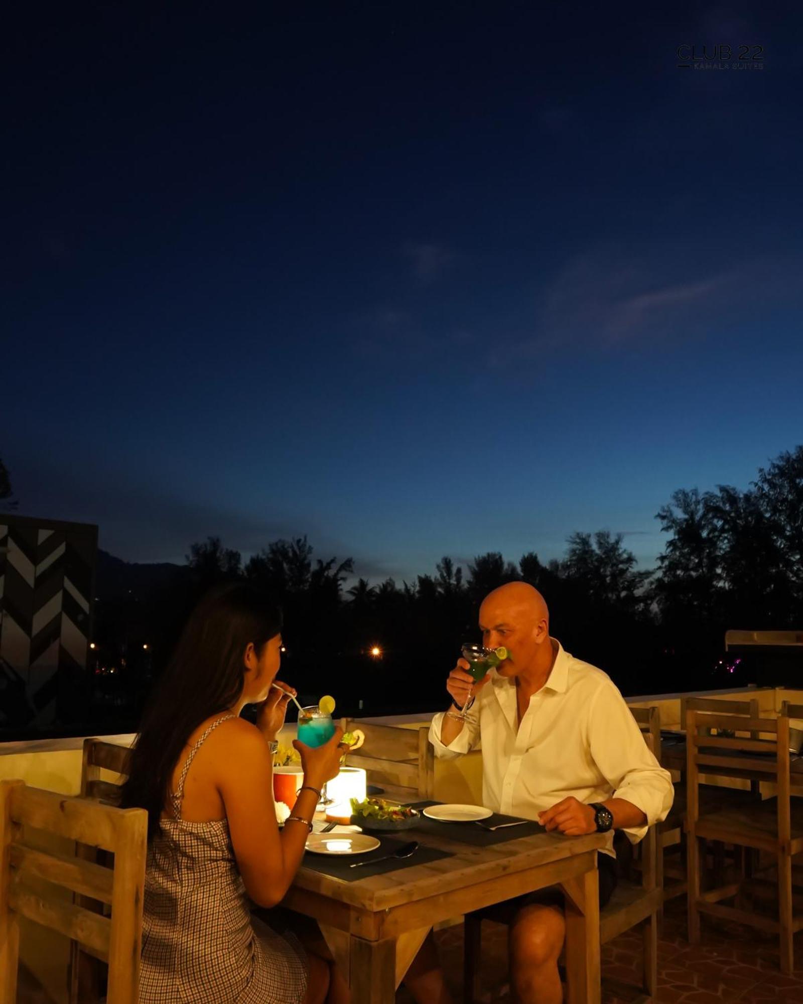 Club22 Kamala Suites, Pantai Kamala Bagian luar foto