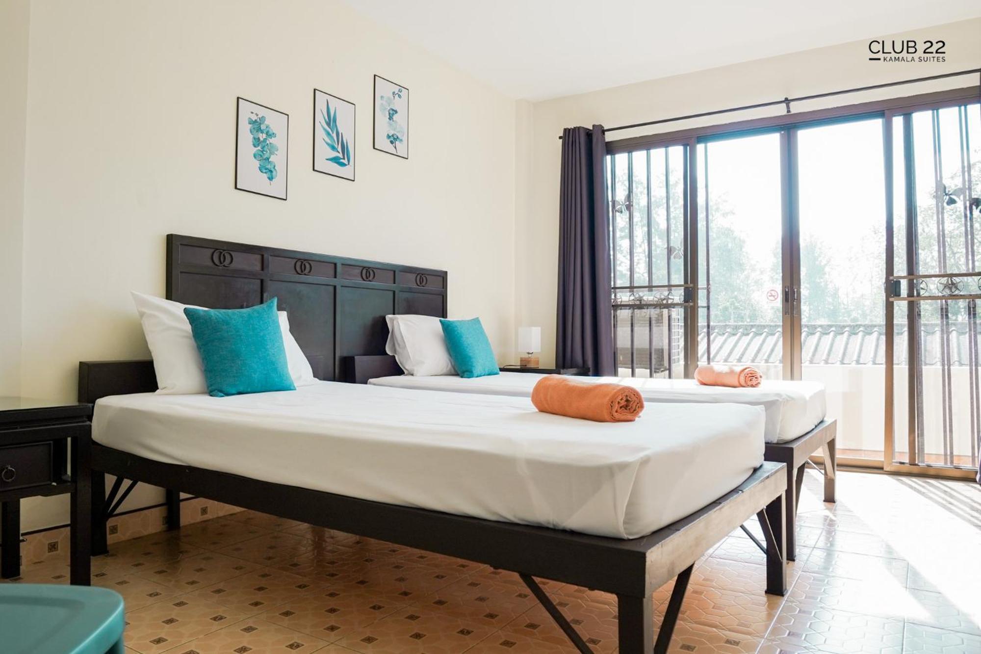 Club22 Kamala Suites, Pantai Kamala Bagian luar foto